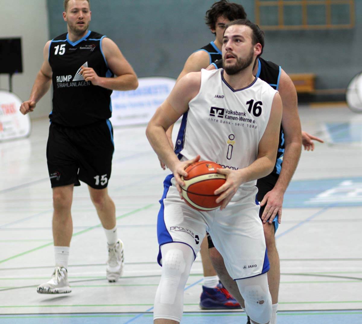 Jonah Bredt brachte die LippeBaskets kurz vor dem Ende zurück auf die Siegerstraße. Foto: Wagner