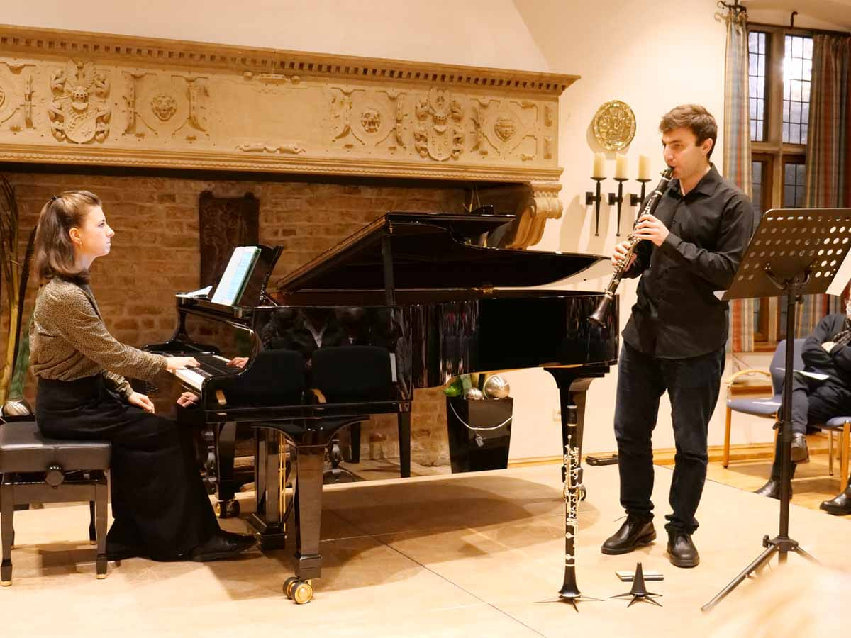 Veronika Salikhova am Klavier und Davit Sarukhanyan an der Klarinette überzeugten beim Kammerkonzert im Alten Rathaus mit Schwung und farbigen Rhythmen. Foto: Schwarze