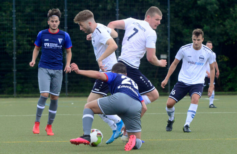 Eine deutliche Niederlage kassierten Deniz Sönmez (l.) und Mirac Kavakbasi beim Liga-Neuling SC Vorwärts Wettringen. Foto: MSW/Archiv