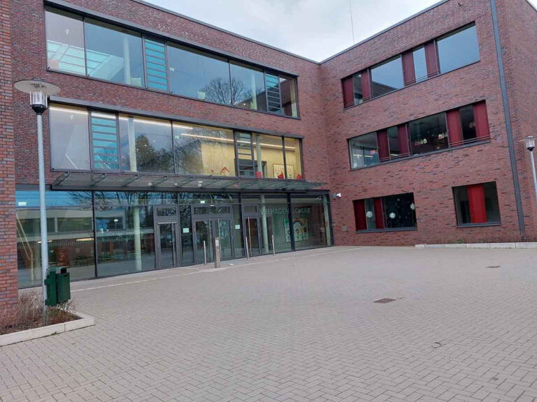 In öffentlichen Gebäuden, wie hier die Wiehagenschule, könnte angesichts der Energiekrise die Raumtemperatur gesenkt werden. Foto: Wagner