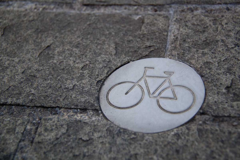 Deutlich mehr Geld für marode Straßen und Radwege soll nach Ansicht der SPD-Fraktion in den kommenden Haushalt der Stadt Werne bereit gestellt werden. Symbolfoto: pixabay