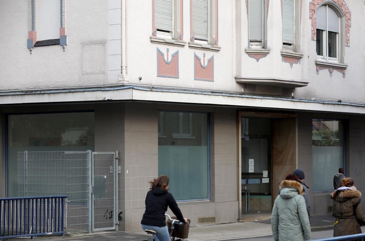 In den städtischen Flüchtlingsunterkünften, hier das ehemalige Möbelhaus an der Burgstraße, sind Kapazitäten vorhanden. Foto: Volkmer
