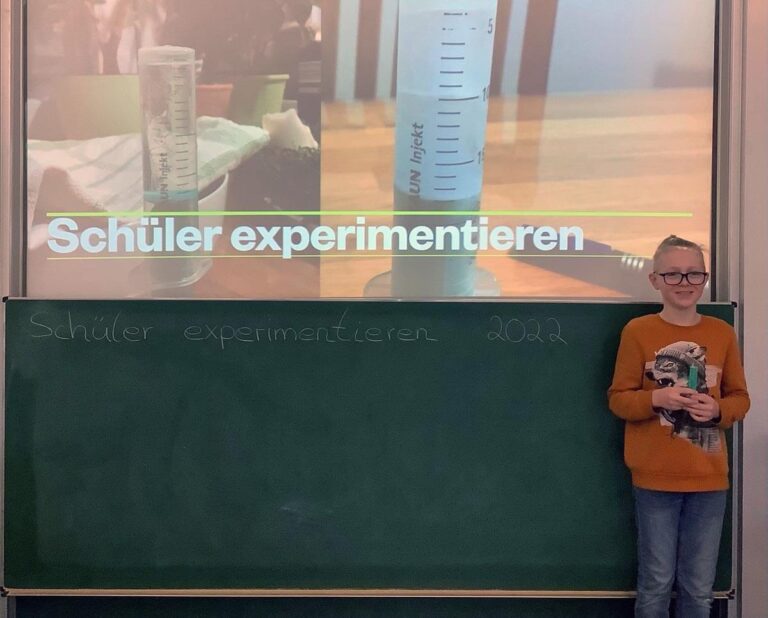 Sechstklässler Daniel Dornhege vertrat das Anne-Frank-Gymnasium sehr erfolgreich beim Wettbewerb „jugend forscht/schüler experimentieren“. Foto: Damberg