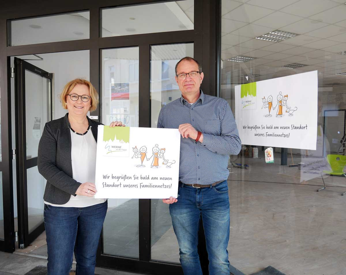 Das Familiennetz Werne zieht es in die Stadtmitte. Derzeit sind am neuen Standort am Neutor (zuvor Löwenburg) noch die Handwerker an der Arbeit. Umzugstag ist der 5. April, kündigten Leiterin Bettina Stilter und Dezernent Frank Gründken jetzt an. Foto: Gaby Brüggemann