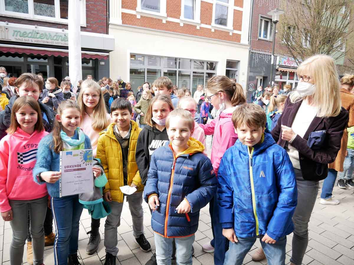 Kinderrechte Wettbewerb 4 Ein erster Platz beim Wettbewerb ging an die Kinder der Kardinal-von-Galen-Schule (Klassen 3 und 4). Foto: Gaby Brüggemann