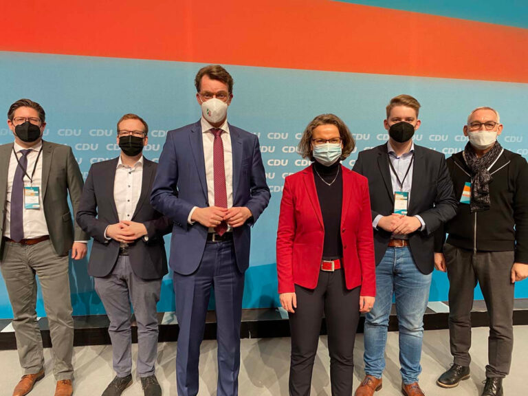 Auf dem Foto (von links nach rechts): Marco Morten Pufke, Torsten Goetz, Hendrik Wüst, Ina Scharrenbach, Marcal Zilian und Heinrich Böckelühr. Foto: Sibylle Weber