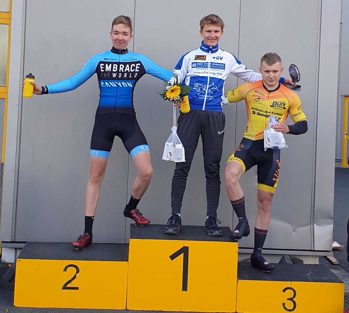 Radrennfahrer Fabian Peplau (links) aus Werne ist bei einem Rennen auf dem zweiten Platz gelandet. Foto: RSC Werne