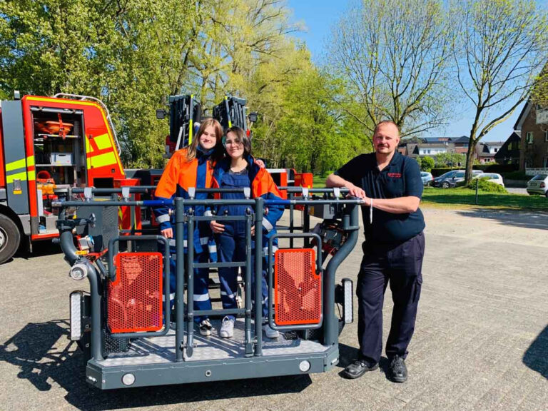Unter 100 aktiven Feuerwehrleuten sind nur neun weiblich. Dazu muss man wissen: Ein Großteil der Feuerwehr in Deutschland arbeitet ehrenamtlich. Berufsfeuerwehrfrauen sind noch viel seltener - ihr Anteil liegt nur bei 1,4 Prozent. Foto: Feuerwehr Werne
