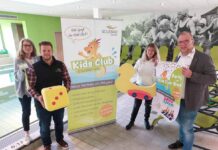 Badleiter Jürgen Thöne (von rechts), Kira Schäper, Henrik Schmidt und Cathy Krietemeyer freuen sich auf den Start des Kids-Clubs. Foto: Wagner
