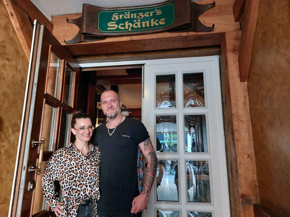 Nadine und Niko freuen sich auf die Eröffnung des griechischen Restaurants „Sparta im Fränzer’s“. Foto: Wagner