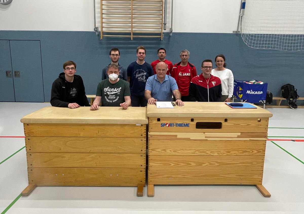 Der Vorstand der WSC-Volleyballabteilung mit hinten von links: Christian Hoppe (Materialwart), Bastian Dabrock (Jugendwart), Michael Keuch (2. Vorsitzender), Bronek Bakiewicz (2. Geschäftsführer und Pressewart), Jutta Wenner (Kassenprüferin); vorne von links: Moritz Bergmann (Veranstaltungswart und Social Media-Beauftragter), Axel Pattberg (Kassierer), Peter Reinhardt (1. Vorsitzender), Timo Volkenrath (1. Geschäftsführer). Es fehlt Bele Pohlmann (Kassenprüferin). Foto: Juri Kollhoff