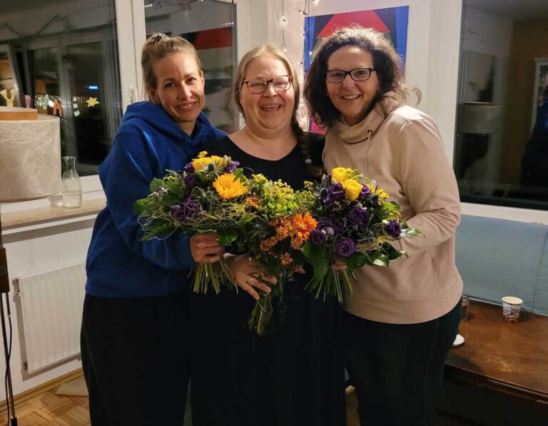 Der rein weibliche Vorstand des Vereins mit Nicole Schröder-Bungard (Vorsitzende, rechts), Eva Köhler (Stellvertreterin, mitte) und Rebekka Kämpfe (Stellvertreterin). Foto: Privat
