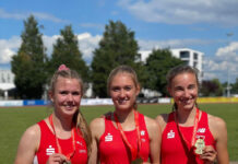 Ida Lefering (von links), Rahel Brömmel und Verena Meisl jubelten über die Goldmedaille bei den deutschen Juniorenmeisterschaften in Mainz. Foto: Privat