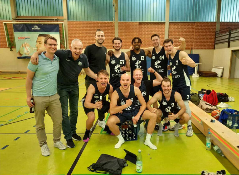 Jubeln durften die LippeBaskets Werne auch zum Abschluss in Salzkotten. Foto: LBW