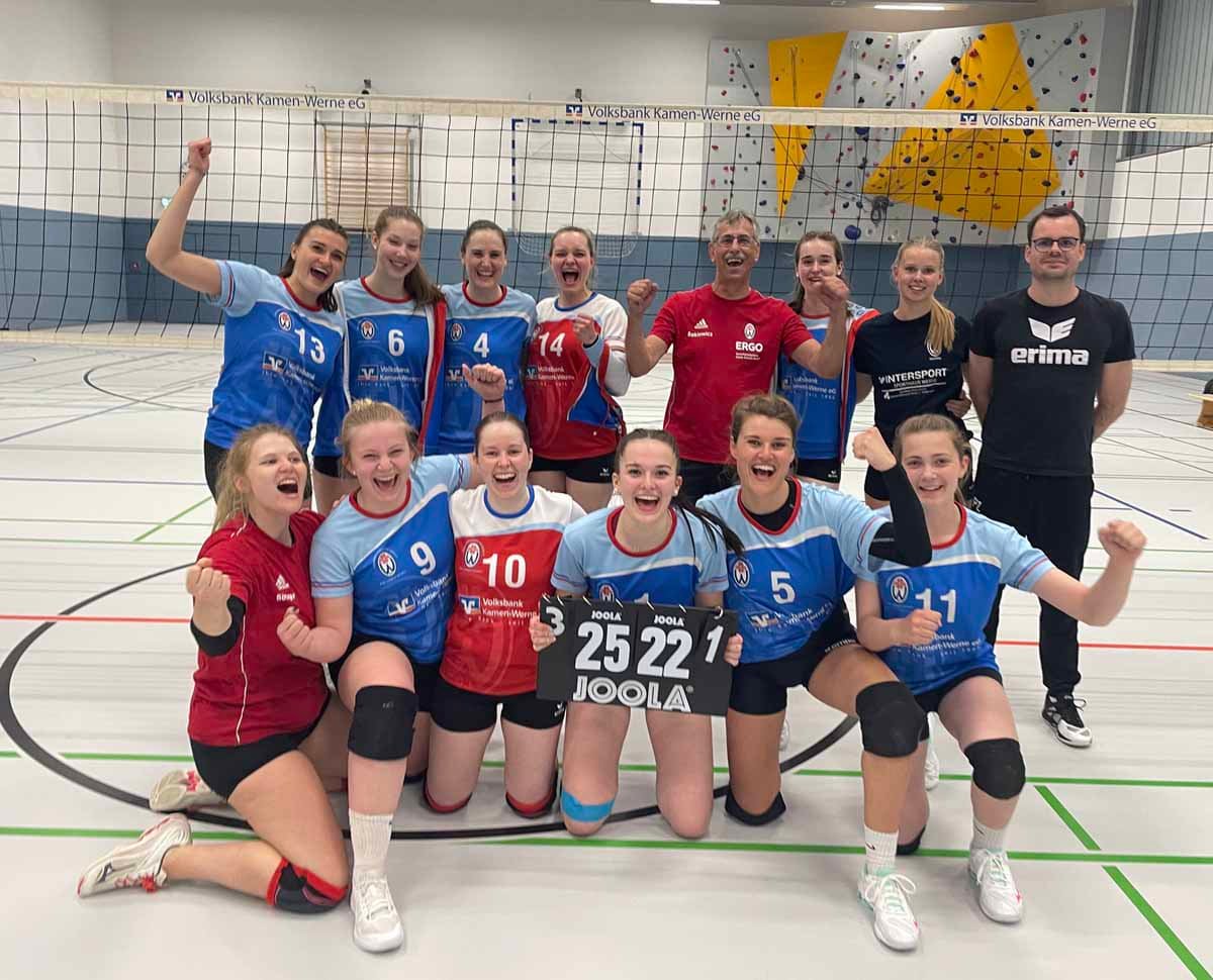 Einen Sieg zum Saisonende gab es für (v.l. oben): Mira Struwe, Leia Budde, Lisa Krüger, Julia Rieger, Bronek Bakiewicz, Greta Lexius, Klara Schmersträter, Philipp Zurwieden, Jenny Böttger, Chiara Grewe, Theresa Rottmann, Marla Bergmann, Kim Varlemann, Franziska Warnecke. Foto: Juri Kollhoff
