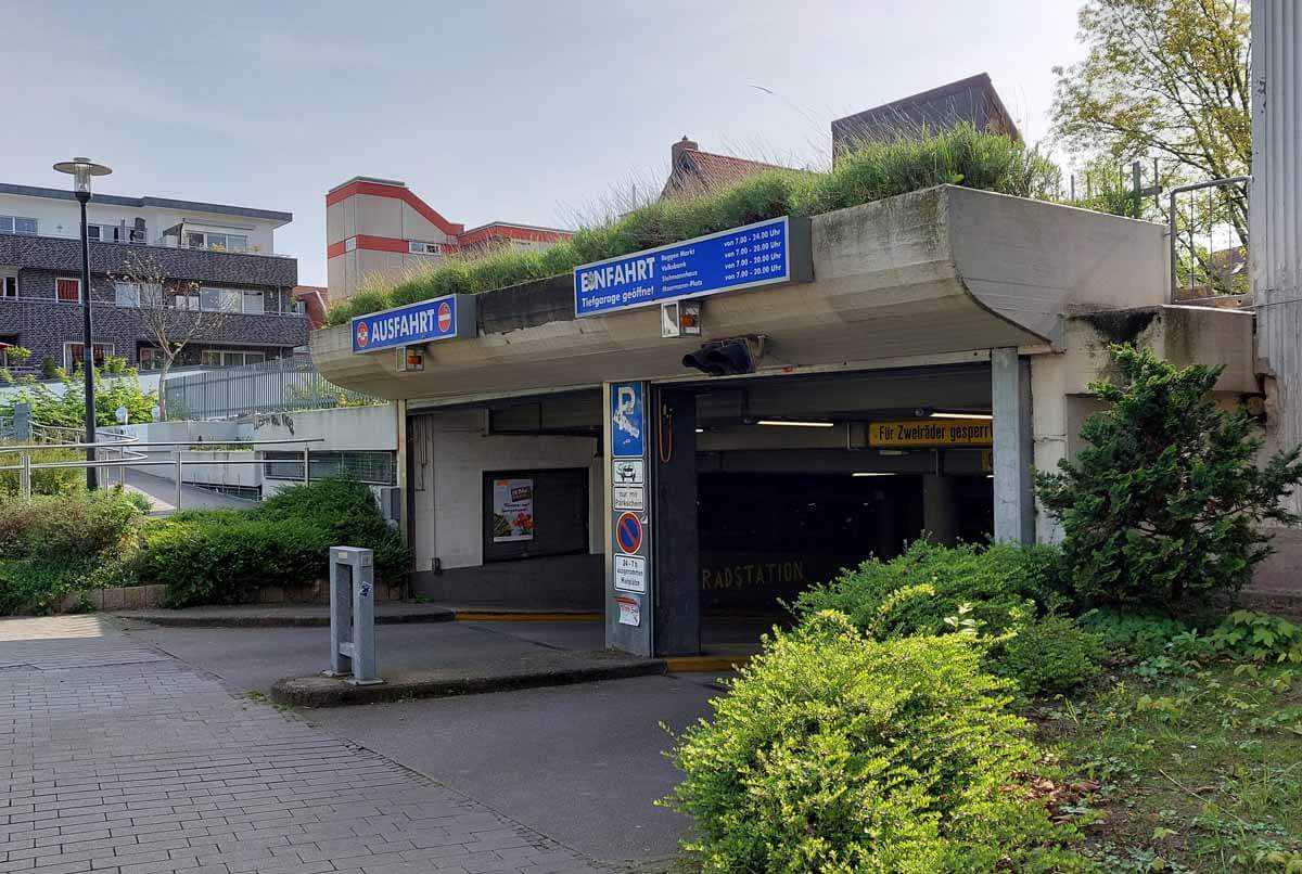 In der Tiefgarage muss ein neues Brandschutztor eingebaut werden. Daher kommt es in Kürze zu Beeinträchtigungen. Foto: Wagner
