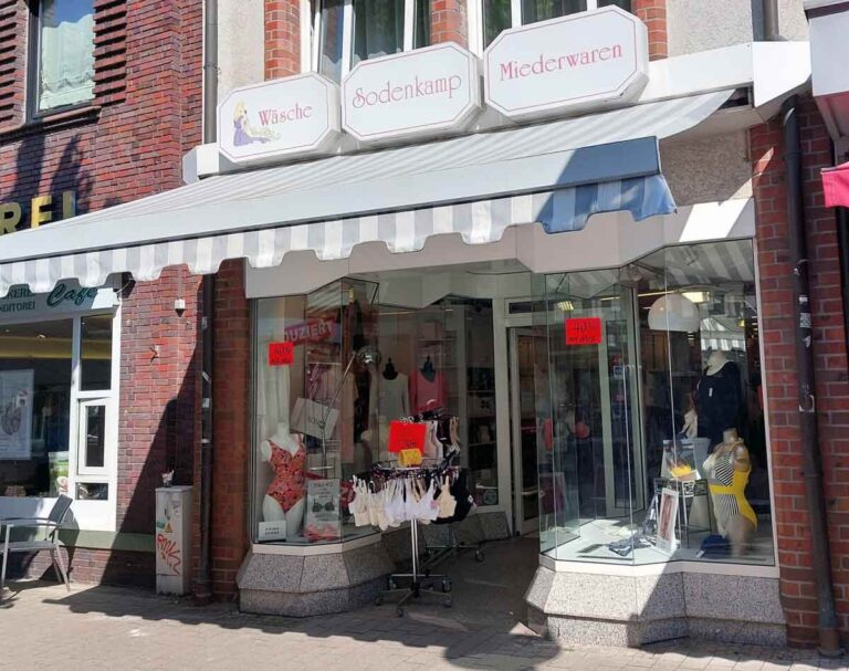Schwerer Schlag für zahlreiche Stammkundinnen aus Nah und Fern: Das Fachgeschäft Sodenkamp Wäsche und Miederwaren schließt in wenigen Tagen. Foto: Wagner