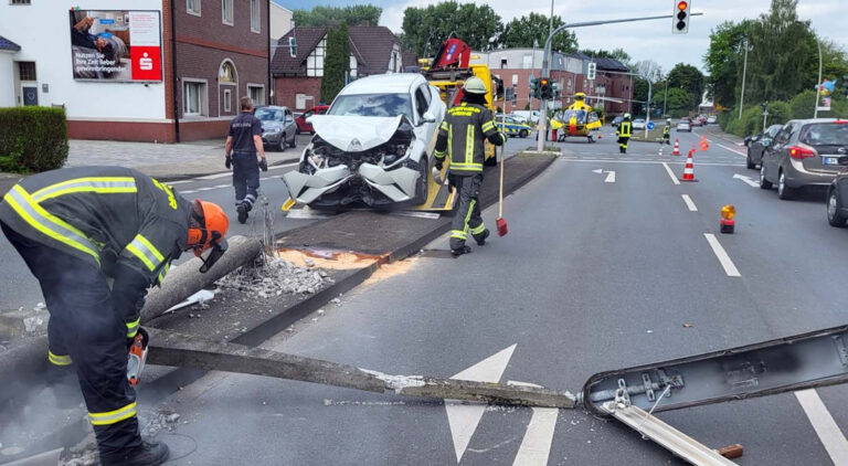 Zwei Personen wurden gestern bei dem Unfall auf dem Hansaring verletzt. Foto: Feuerwehr Werne