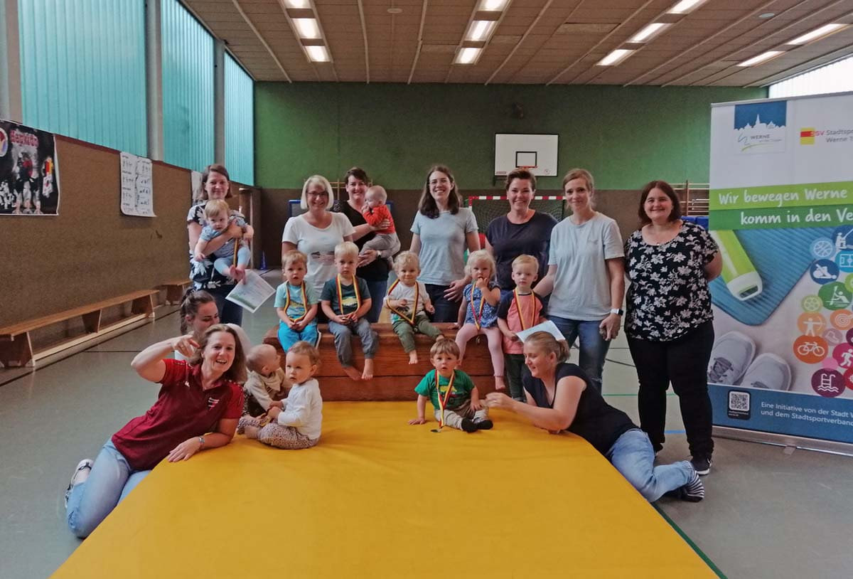 Die Mini-Mäuse von Simone Pattle (unten links) haben ihre Mini-Sportabzeichen abgelegt. Foto: SSV
