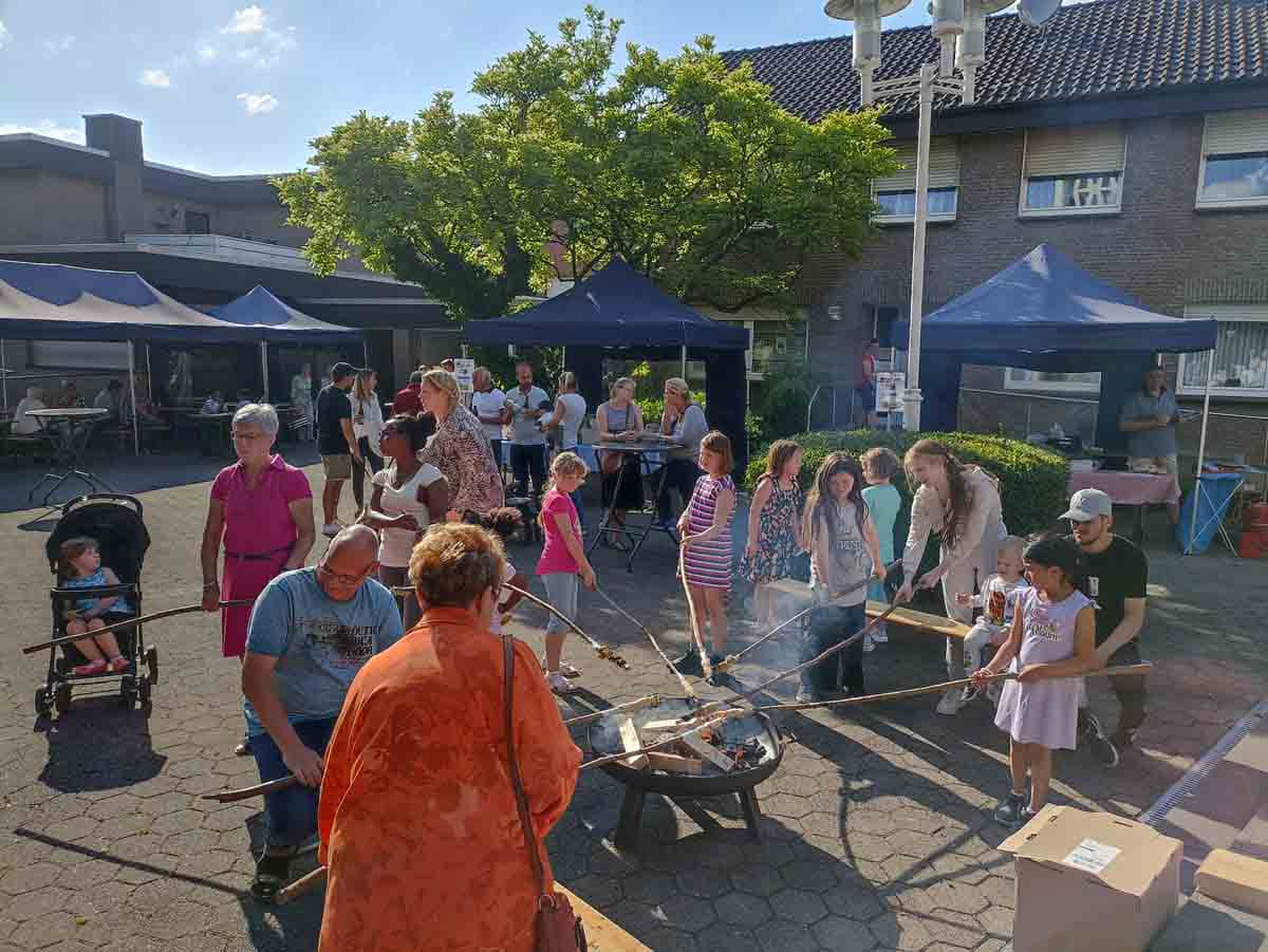 Nach zweijähriger Corona-Pause wurde rund um die Kirche St. Johannes wieder Gemeindefest gefeiert. Foto: Privat