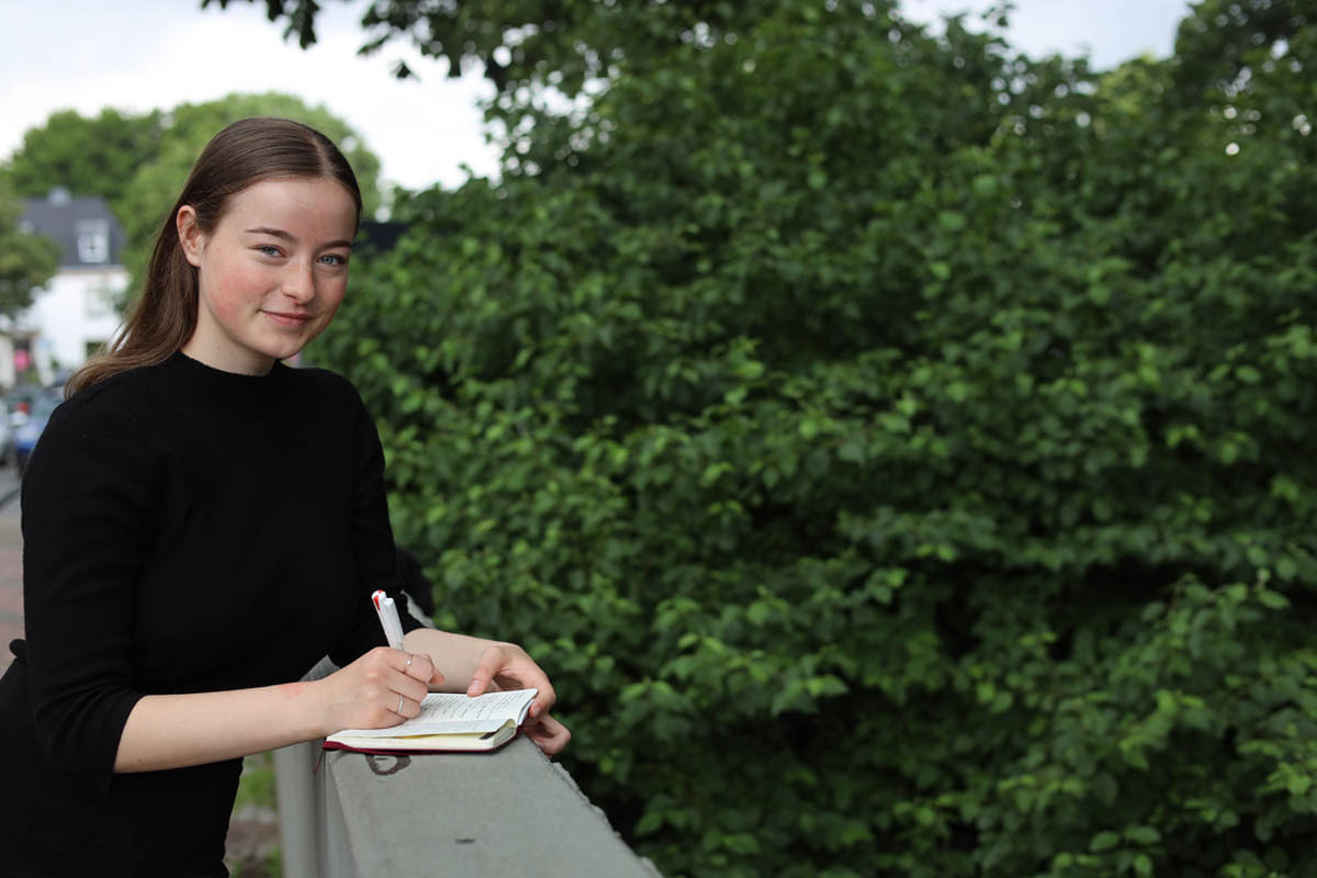 Nachwuchslyrikerin Johanna Glowacki hat bei einem bundesweiten Wettbewerb den ersten Preis gewonnen. Foto: Isabel Schütte