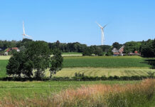 Zwei Windrädern übernehmen die Lufthoheit in Ehringhausen.