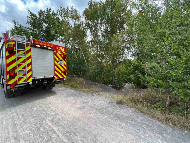 Die Einsatzstelle befand sich auf Höhe der Schlagt. Dort brannte Müll. Foto: Feuerwehr Werne