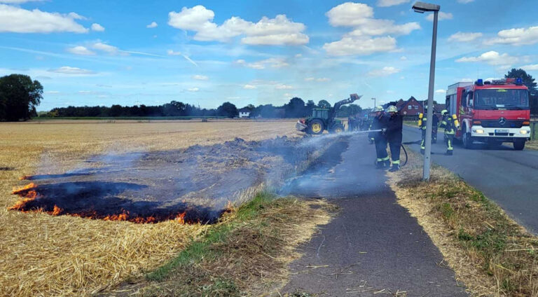 Das Übergreifen der Flammen konnte dank eines Landwirtes und der Feuerwehr verhindert werden. Foto: Feuerwehr Werne