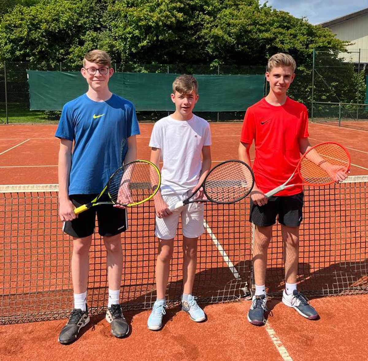 Die U15-Junioren des Werner Tennis-Clubs setzten sich nach dem Sieg im Derby an die Tabellenspitze. Foto: WTC