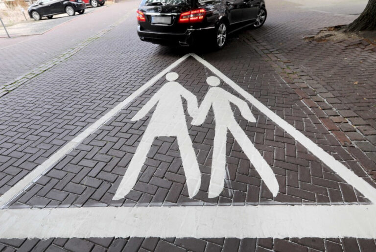 Neue Piktogramme sollen an Schritt-Geschwindigkeit erinnern