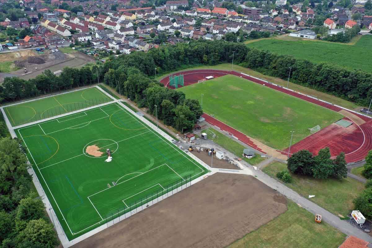 Der neue Kunstrasenplatz im Sportzentrum Dahl ist fast fertig. Foto: Kreativshooting/Thomas Schütte