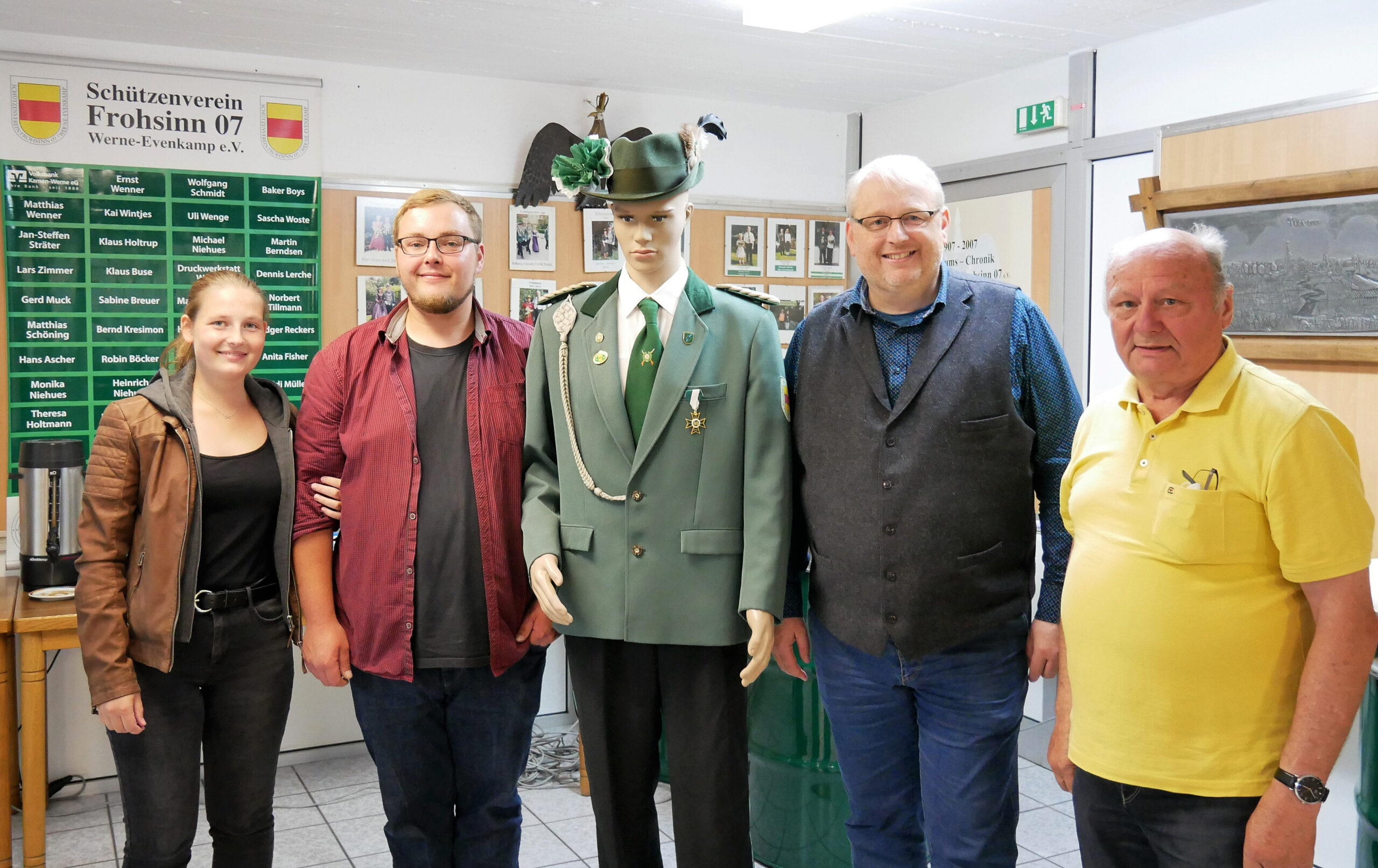 Den Ablauf ihres Pfingstschützenfestes nahmen die Horne-Schützen unter die Lupe. Mit dabei das Königspaar Julia Nagel und Jan-Steffen Sträter, Markus Klenner und Major Herbert Annuth (v.l.). Foto: Gaby Brüggemann