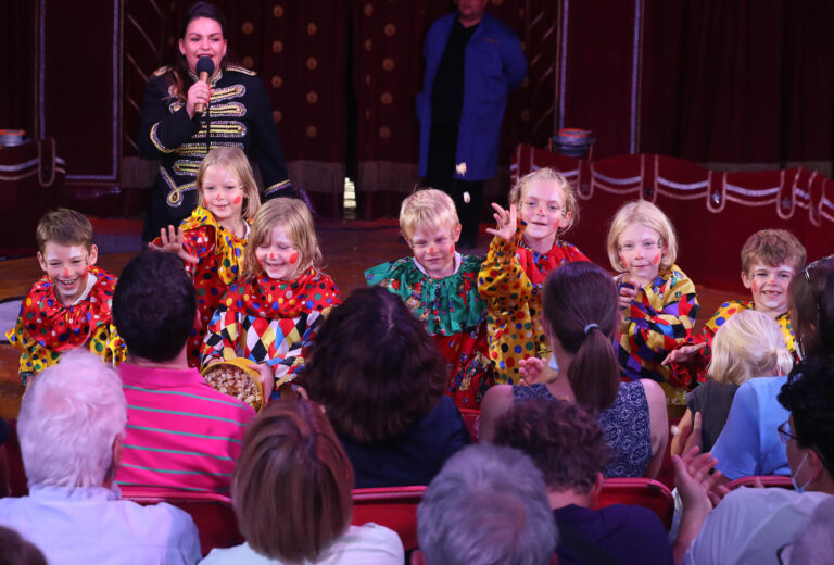 Kinder begeistern bei Ferienaktion als Stars in der Manege