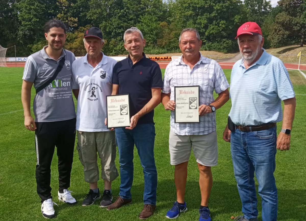 Ehrungen bei Eintracht Werne mit (von links) Enes Akyüz, Theo Plohmann, Herbert Poggenpohl, Franz Göller und Heinz Meinke. Foto: privat