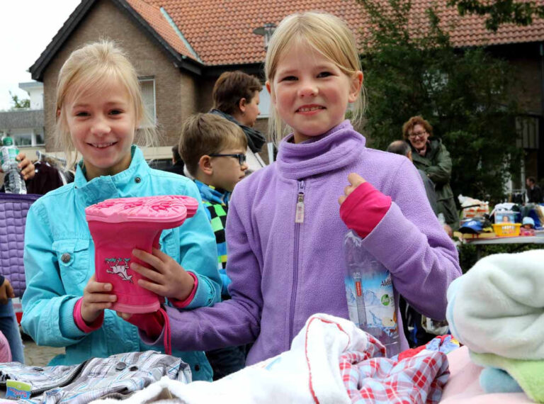 Die Kinder können sich freuen. Sie dürfen weiter kostenlos beim Flohmarkt in Werne trödeln. Archivfoto: Volkmer