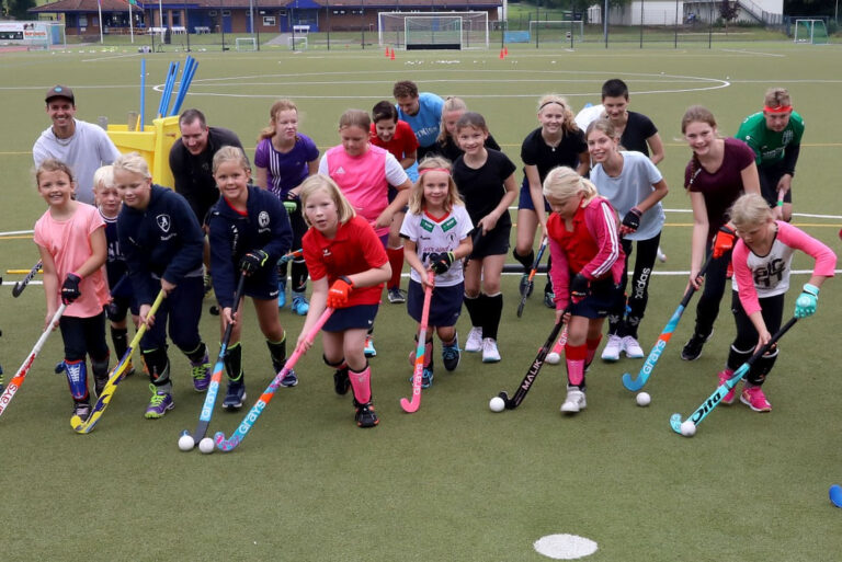 Hockeycamp vereint Neulinge und Experten auf dem Spielfeld