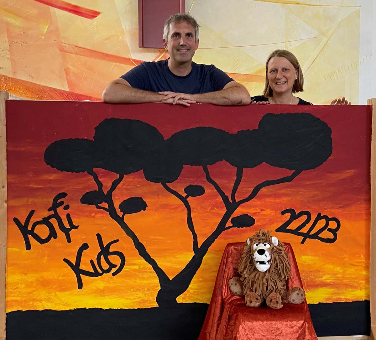 Pfarrerin Carolyne Knoll und Pfarrer Alexander Meese freuen sich auf die neuen Konfikids. Foto: Privat