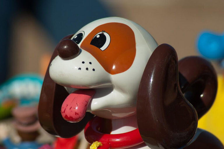 Der Elternbeirat der Kita auf dem Berg lädt zum Basar für Kinderkleidung und Spielzeug ein. Symbolbild: pixabay