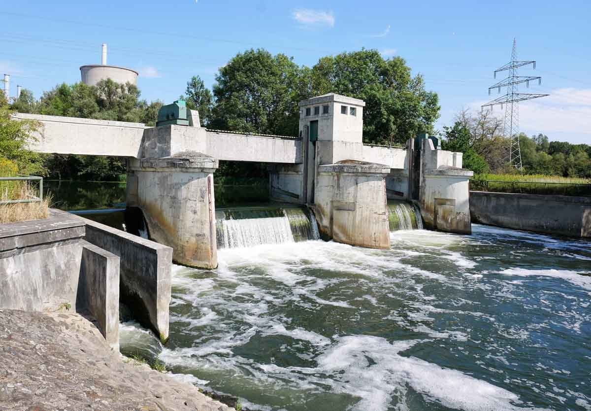 Beim alten Wehr an der Lippe in Stockum soll eine neue Wasserkraftanlage entstehen. Gegner versuchen das zu verhindern. Foto: Gaby Brüggemann