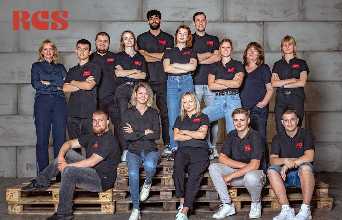 Zwölf junge Menschen haben ihre Ausbildung bei der RCS-Gruppe begonnen. Foto: Photographie Susanne Kästner