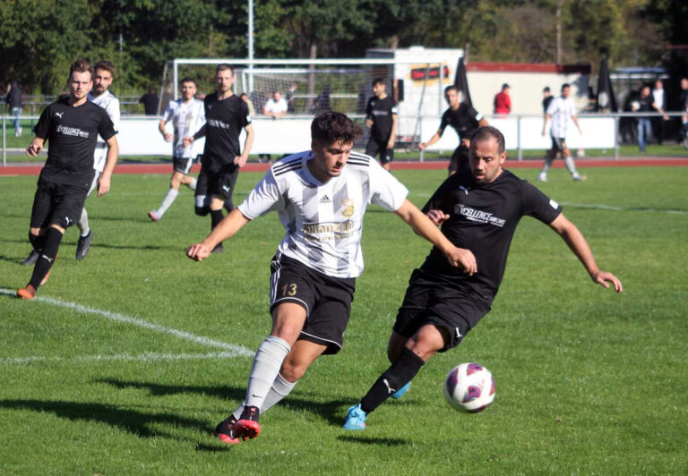 Mirac Kavakbasi (links) brachte die Eintracht mit seinem 1:0 auf die Siegerstraße. Foto: Wagner