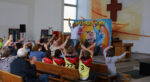Ein begeisterndes Kinder-Mitmach-Konzert bot Musiker Reinhard Horn im Dietrich-Bonhoeffer-Zentrum auf Einladung von Hockey United Werne. Foto: Isabel Schütte