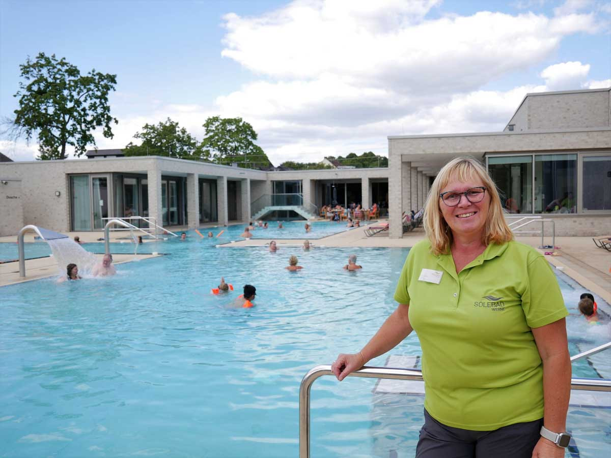 Die Beschäftigten der Natur Solebad Werne GmbH - hier Barbara Kipp - sollen künftig nach Tarifvertrag öffentlicher Dienst (TVöD) entlohnt werden - genauso wie die Mitarbeitenden der Werne Marketing GmbH. Foto: Gaby Brüggemann