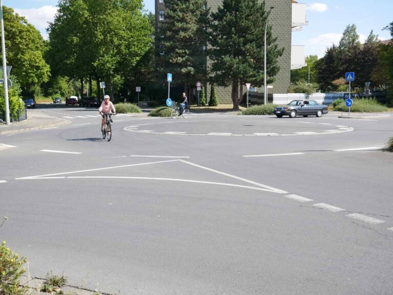 Kreisel Bahnhofstraße: Unfall-Schwerpunkt wird entschärft