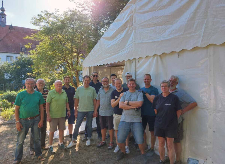 Oktoberfest im Klostergarten Werne: Das große neue Zelt steht