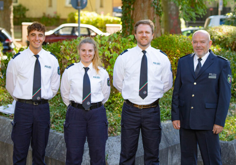 Die Neuzugänge der Polizeiwache Werne mit Wachleiter Markus Fastnacht (rechts) Foto: Kreispolizeibehörde Unna