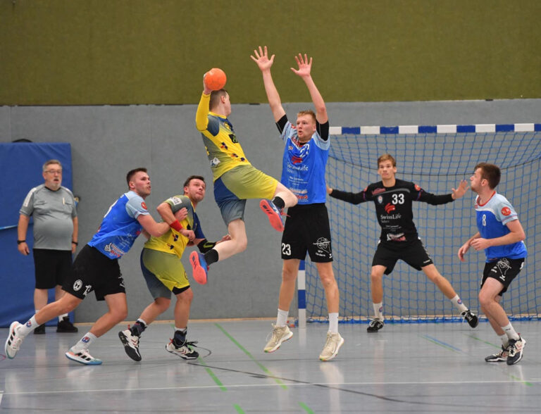 Konzentriert standen die Werner Handballer in der Deckung, wie hier Thorben Strunck, Jonas Thiemann, Torhüter Nils Harhoff und Jan Behler. Archiv-Foto: MSW