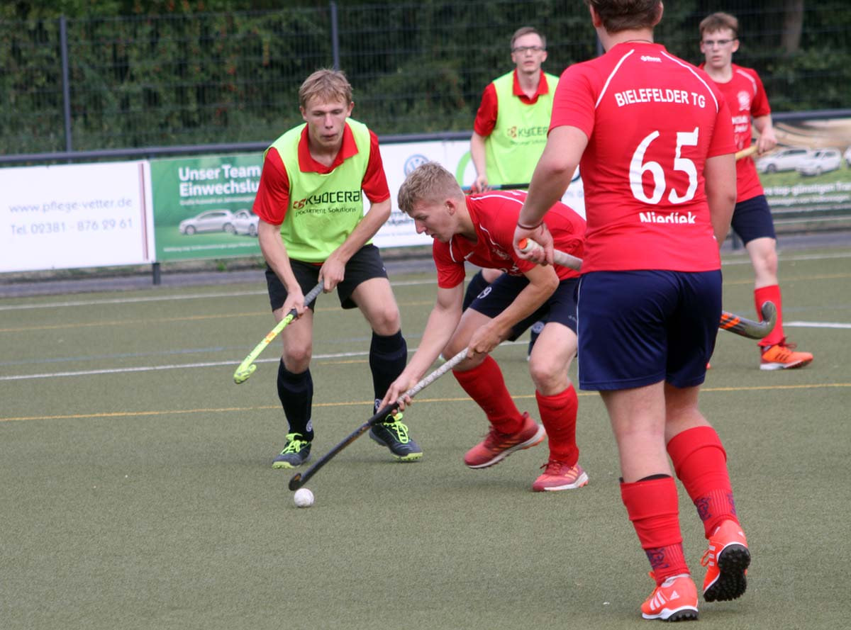Nichts lief für die TV-Hockeyherren beim Gastspiel in Oelde zusammen. Foto: Wagner