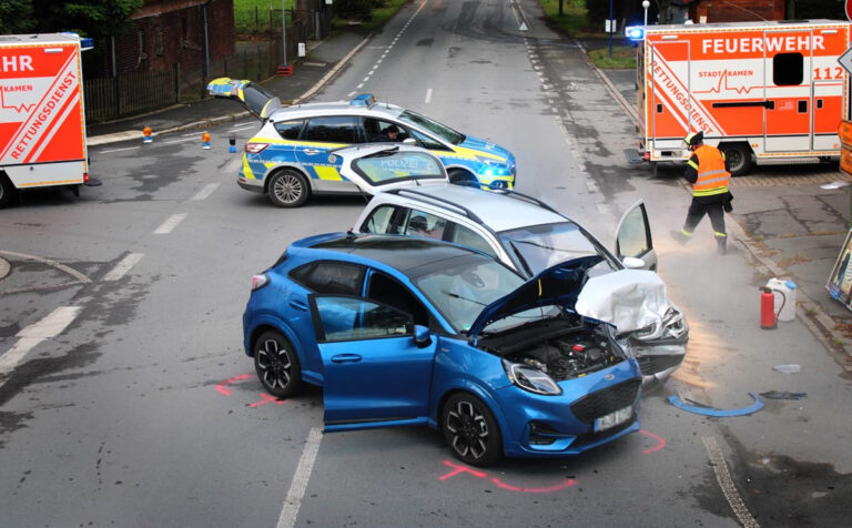 Zu einem schweren Autounfall kam es am Dienstag in Bergkamen. Foto: Polizei Unna