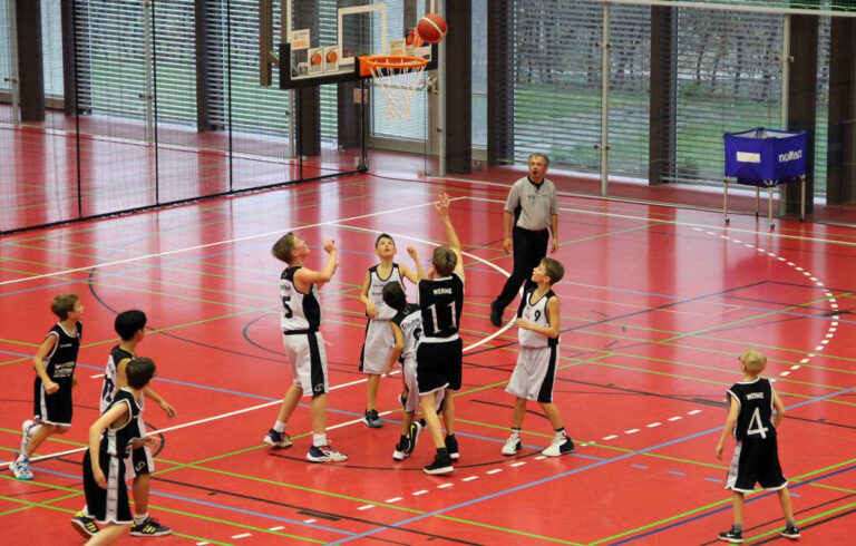 Ben Meier (Nr. 11) punktet in der Szene für die LippeBaskets in Recklinghausen. Foto: privat